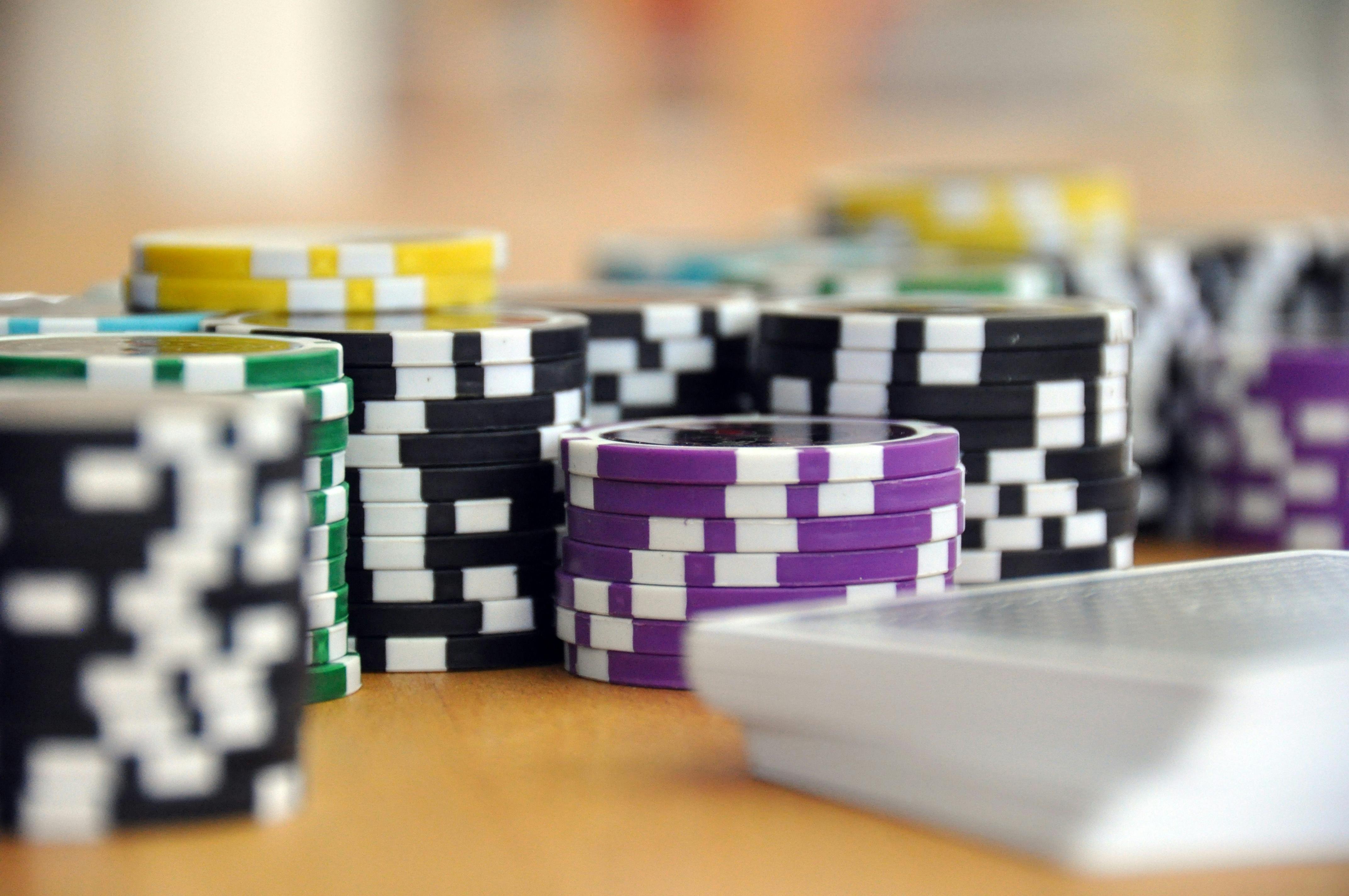 Tangkapan layar meja baccarat langsung dalam aplikasi rindutogel dengan dealer profesional